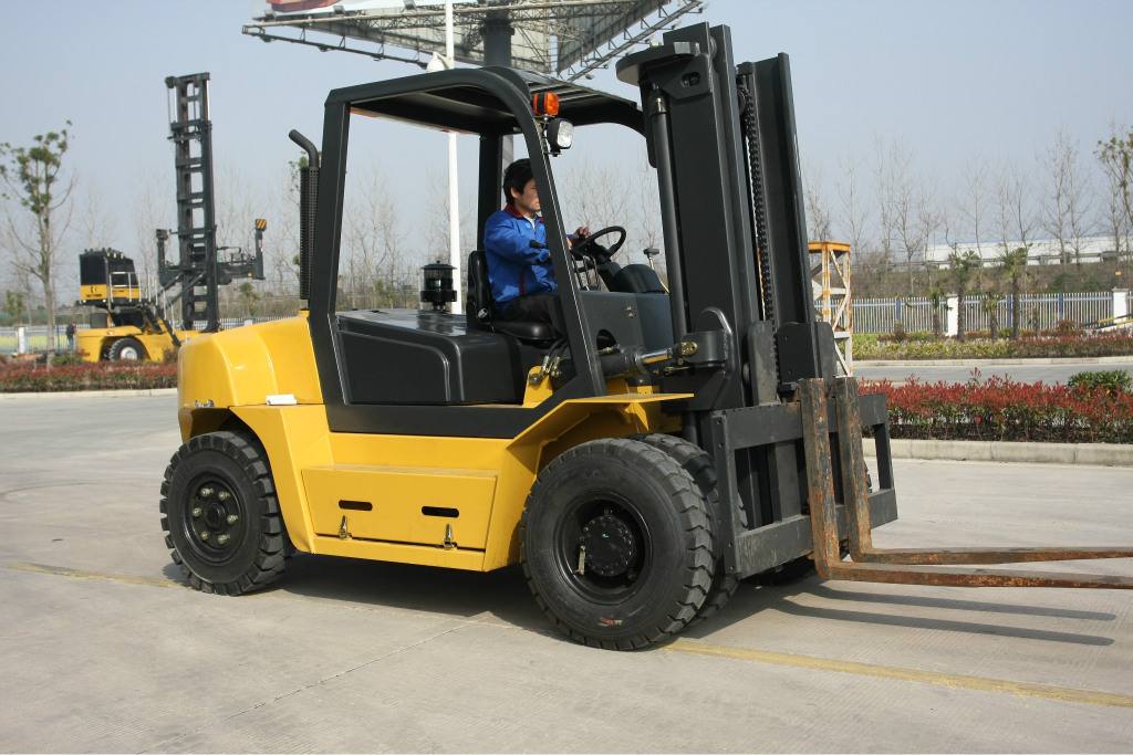 無錫設(shè)備搬運(yùn)過程中叉車作業(yè)事故多發(fā)的原因有哪些？